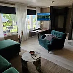 アパート Elegant Farm With Sauna & Private